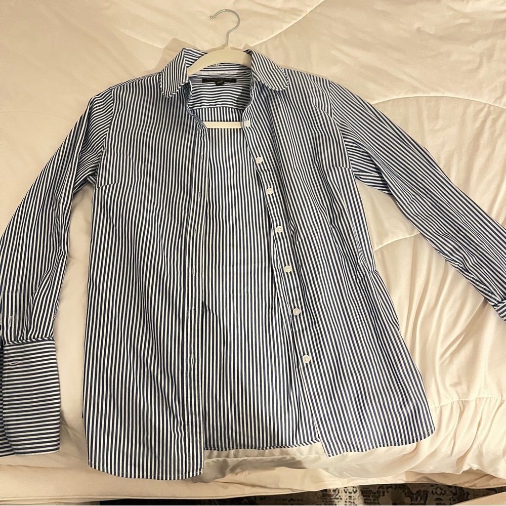 Women’s blue Banana Republic striped button up shirt